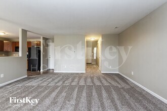 2634 Lullwater Ln in Indianapolis, IN - Foto de edificio - Building Photo