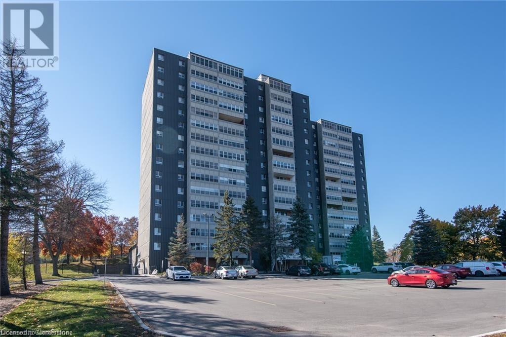 225 Harvard Pl in Waterloo, ON - Building Photo