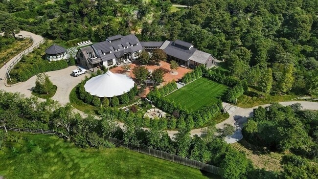 59 S Shore Rd in Nantucket, MA - Foto de edificio - Building Photo