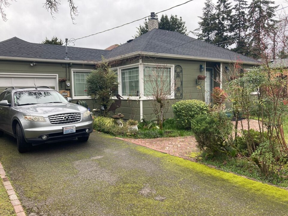 6711 100th St SW in Tacoma, WA - Building Photo
