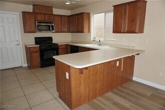 9140 Iron Cactus Ave in Las Vegas, NV - Building Photo - Building Photo