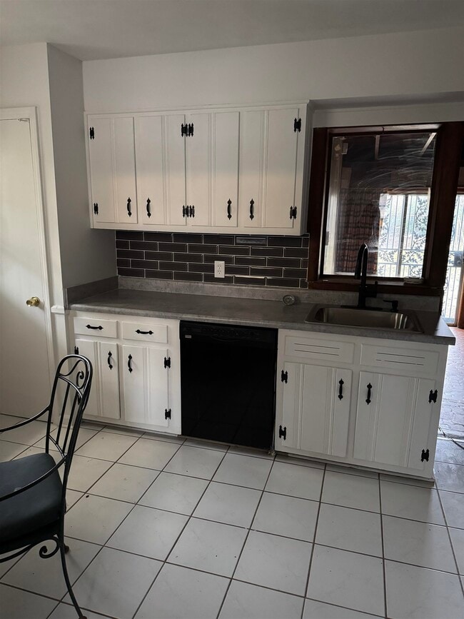 2404 Perry Cove in Memphis, TN - Building Photo - Building Photo