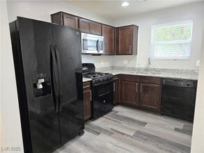 1888 Molly Meadows St in Las Vegas, NV - Foto de edificio - Building Photo