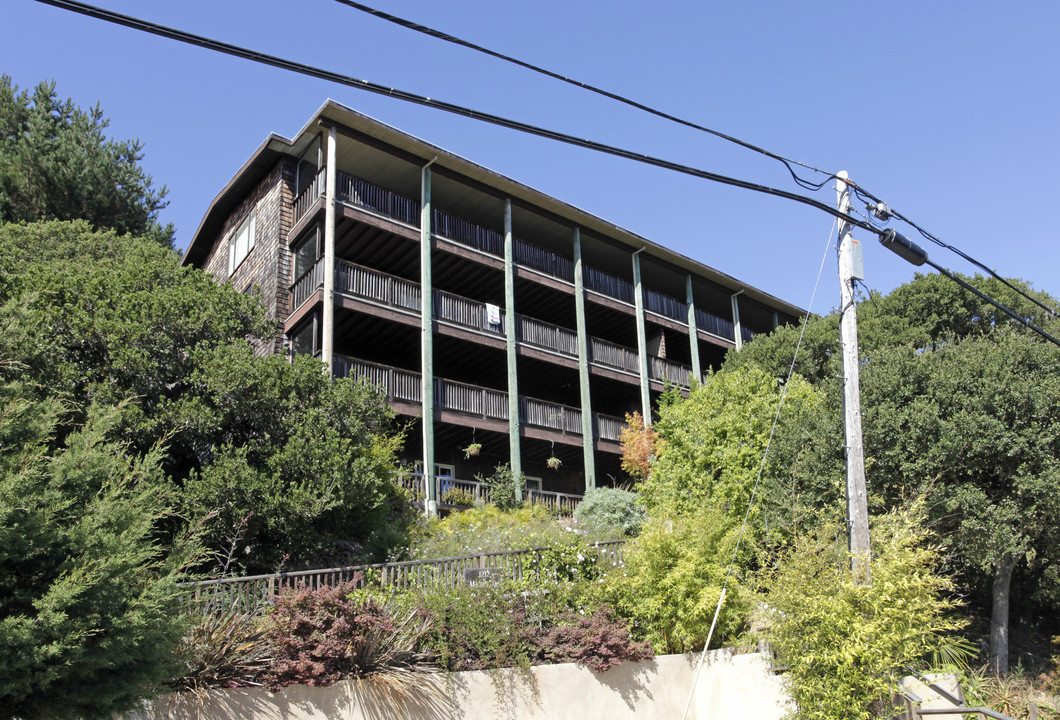 1212 Mariner Way in Tiburon, CA - Foto de edificio