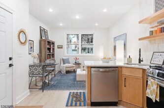 111 Clarke Ave in Jersey City, NJ - Building Photo - Building Photo