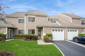 50 Pondview Rd in Rye, NY - Building Photo - Building Photo