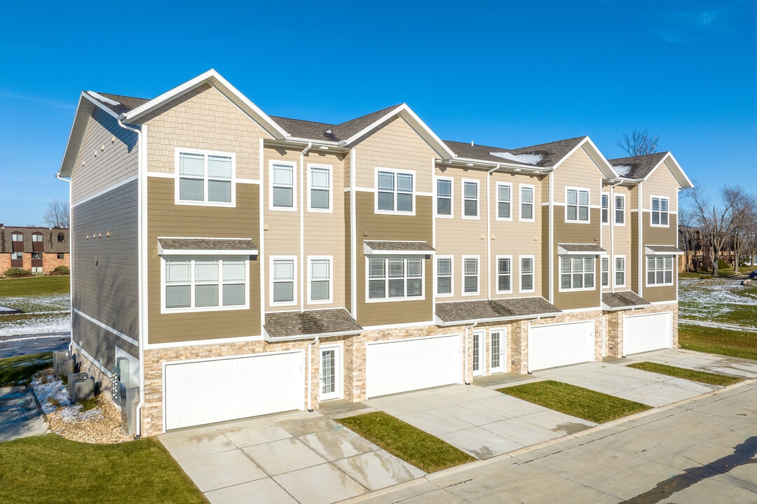 Stone Ridge Townhomes in Cedar Rapids, IA - Foto de edificio