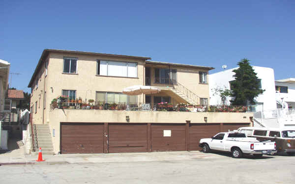 11 38th Pl in Long Beach, CA - Building Photo