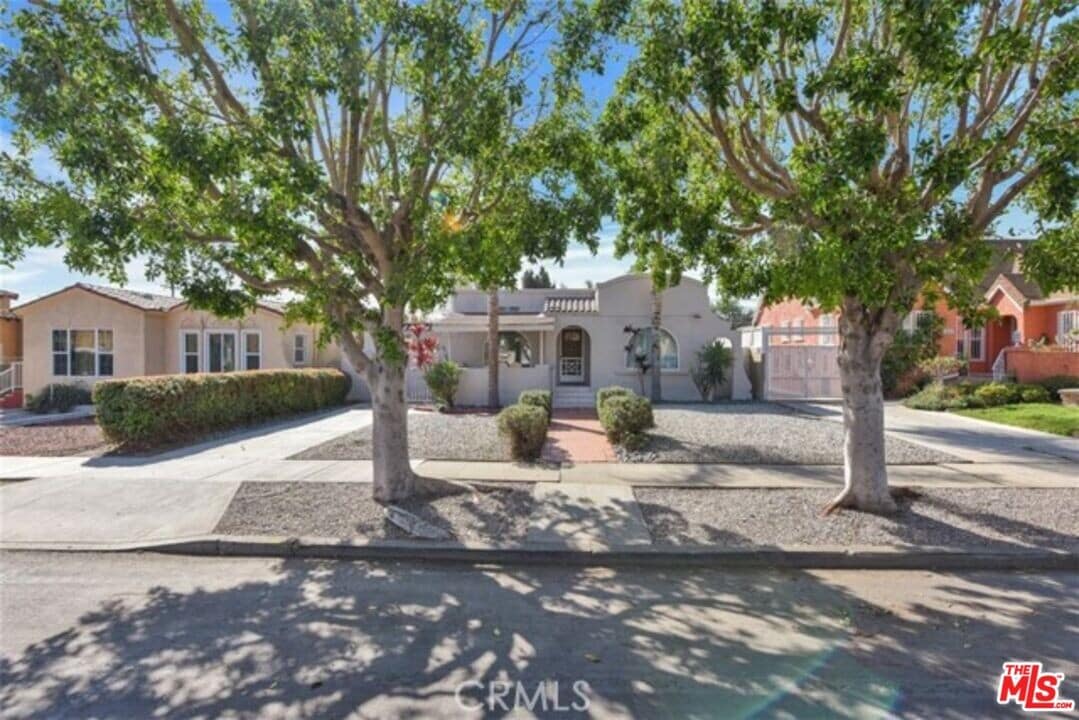 2016 W 78th St in Los Angeles, CA - Foto de edificio