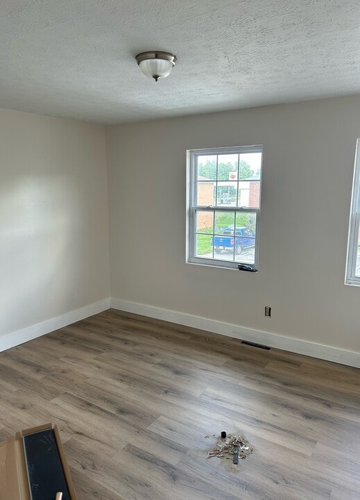 102 Barnes Ln in Berea, KY - Building Photo