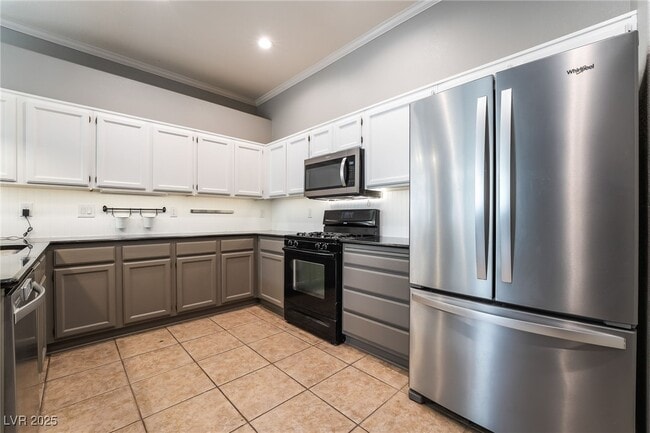 property at 796 Cam La Paz