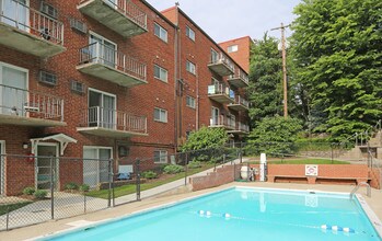 Bellevue House Apartments in Cincinnati, OH - Building Photo - Building Photo