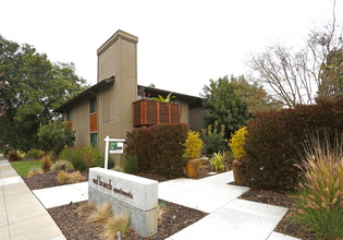 Red Branch Apartments in Los Gatos, CA - Building Photo - Building Photo