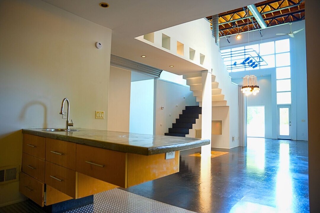 1024 Hemphill Ave NW in Atlanta, GA - Building Photo