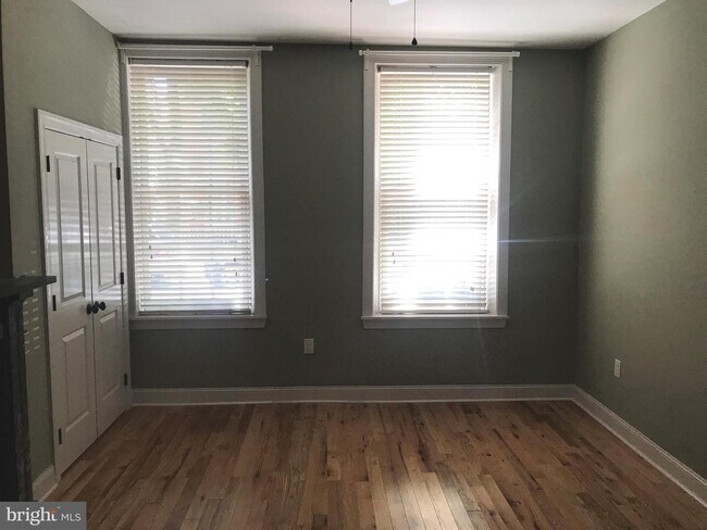 235 Pine St in Philadelphia, PA - Building Photo - Building Photo