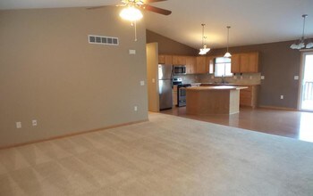 405 Highland Ridge Dr in Manhattan, KS - Building Photo - Building Photo