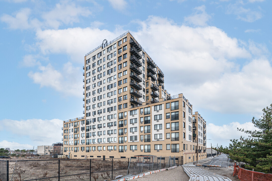 Ocean Blue in Far Rockaway, NY - Building Photo