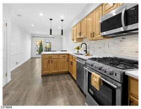 22 Maddaket Ct, Unit F4 in Scotch Plains, NJ - Foto de edificio - Building Photo