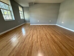 723 S Broadway, Unit Apartment 1 in Baltimore, MD - Foto de edificio - Building Photo