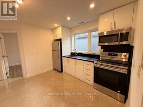 191 Rosethorn Ave in Toronto, ON - Building Photo - Building Photo