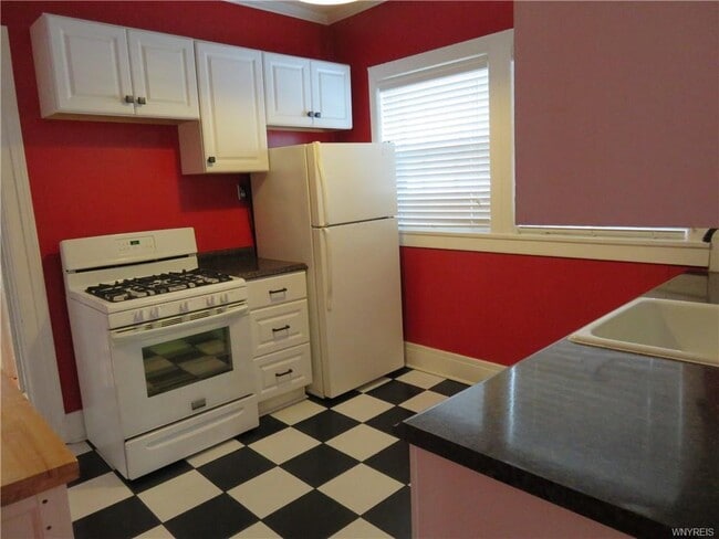 125 Elmwood Ave in Buffalo, NY - Building Photo - Building Photo