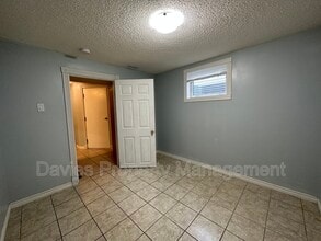 6704-6132 132 Ave NW in Edmonton, AB - Building Photo - Building Photo