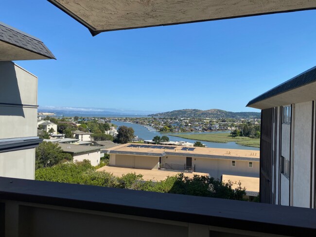 499 Vía Casitas in Larkspur, CA - Building Photo - Building Photo