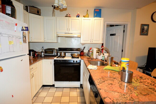 322 St Paul St in Brookline, MA - Building Photo - Building Photo