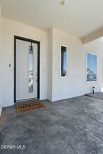 14736 John McNeely Ave in El Paso, TX - Foto de edificio - Building Photo