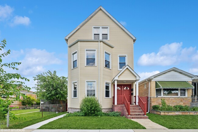 property at 5104 N Austin Ave