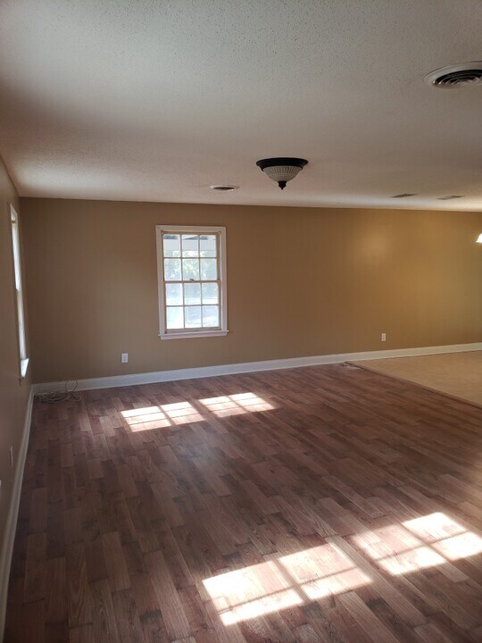 140 Creekside Dr in Leesburg, GA - Foto de edificio