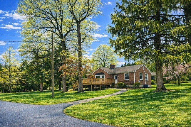 214 Sudbrook Ln in Pikesville, MD - Building Photo - Building Photo