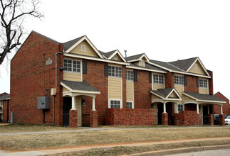 Riverview Park in Tulsa, OK - Building Photo - Building Photo