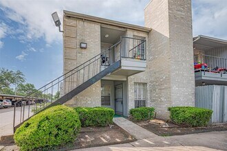 6500 Sands Point Dr, Unit 819 in Houston, TX - Building Photo - Building Photo