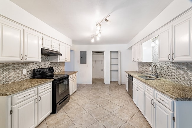 106 Westchester St in Lufkin, TX - Building Photo - Building Photo