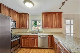 43 Kendall Rd in Newton, MA - Building Photo - Building Photo