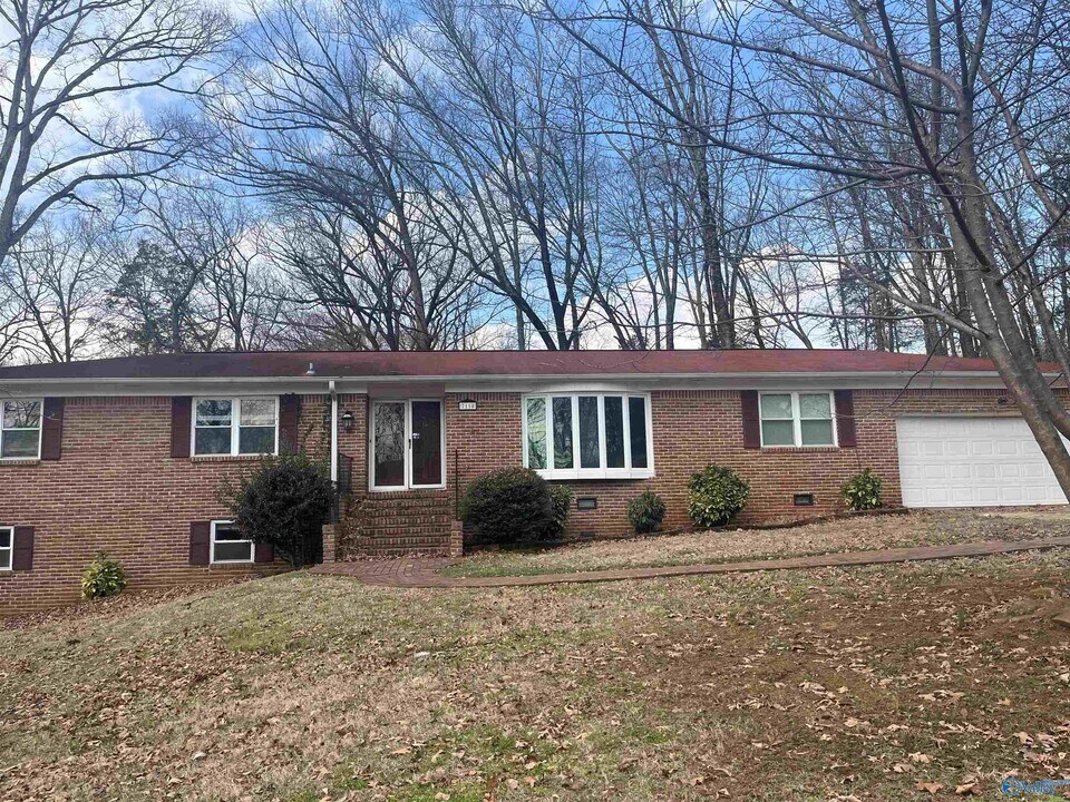 7110 Jones Valley Dr SE in Huntsville, AL - Building Photo