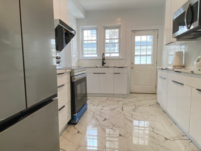 1542 Tibbits Ave in Troy, NY - Building Photo - Building Photo