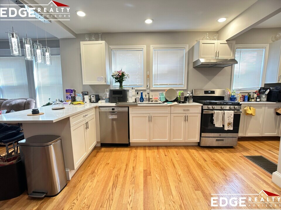 8 Donnybrook Rd, Unit 1 in Boston, MA - Foto de edificio