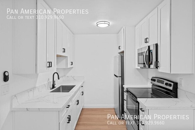 864 Phillips St in Vista, CA - Foto de edificio - Building Photo