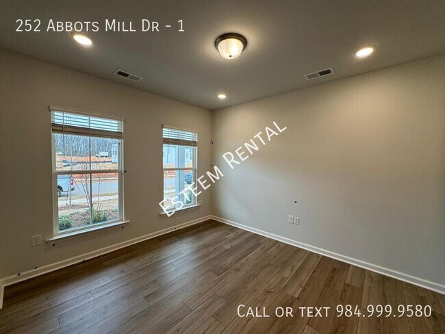 252 Abbots Ml Dr in Raleigh, NC - Foto de edificio - Building Photo