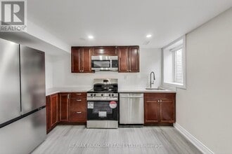 36 Rideout St in Ajax, ON - Building Photo - Building Photo