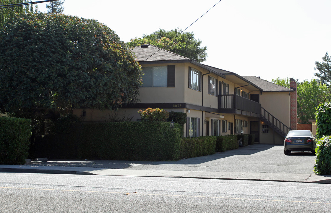 1045 Santa Cruz Ave in Menlo Park, CA - Building Photo