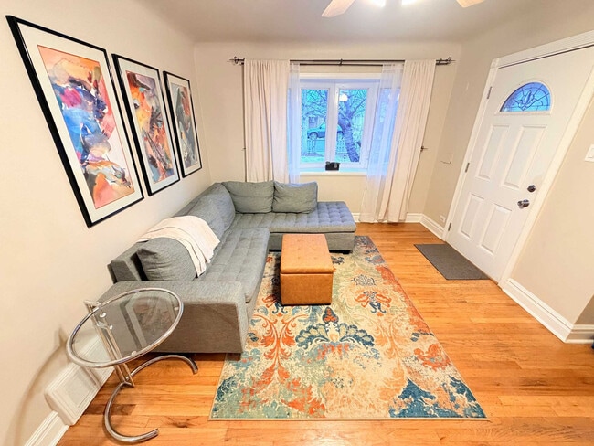 property at 2933 Ivanhoe St