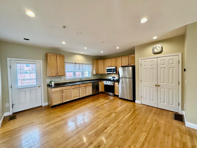 10 Amaranth Pl in Medford, MA - Building Photo - Building Photo