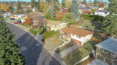 5606 N Sutherlin St in Spokane, WA - Building Photo - Building Photo