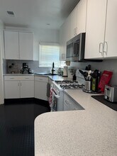 1127 N California St in Burbank, CA - Building Photo - Building Photo