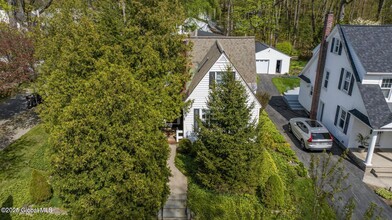 34 Pinewood Ave in Saratoga Springs, NY - Building Photo - Building Photo