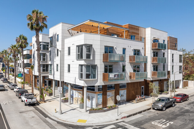 Evani 3223 Wilshire in Santa Monica, CA - Building Photo - Building Photo