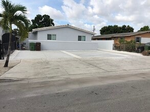 52 E 17th St in Hialeah, FL - Building Photo - Building Photo